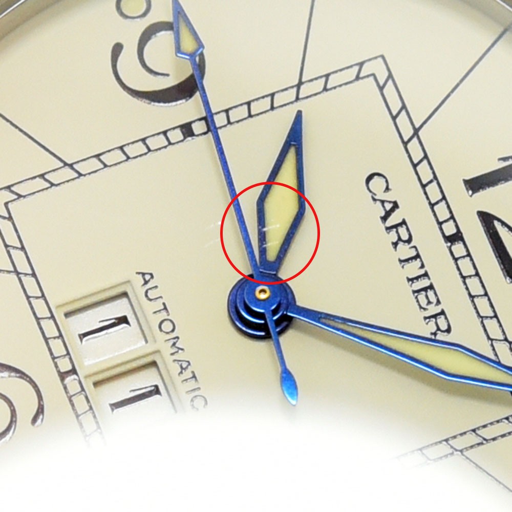 VINTAGE WATCHES FASHIONのカルティエ パシャ オートマティック腕時計。ブルースチール針とスクエアモチーフの文字盤のクローズアップ。