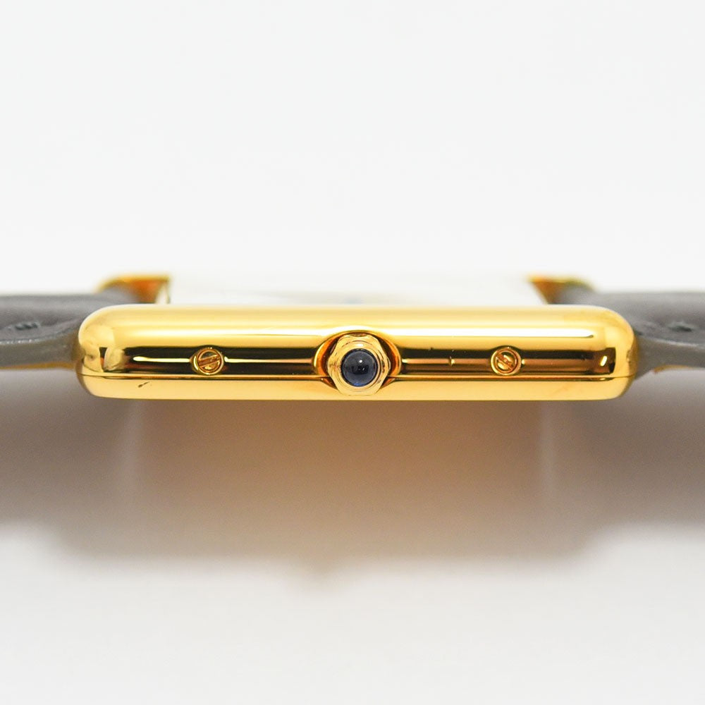 VINTAGE WATCHES FASHION カルティエ タンク レディース 腕時計。ゴールドトーンのケースにブルーのサファイアがアクセント。エレガントな時計。