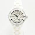 VINTAGE WATCHES FASHIONのCHANEL J12ホワイトセラミック腕時計。文字盤にダイヤモンドをあしらったエレガントで傷に強いハイテクセラミック製タイムピース