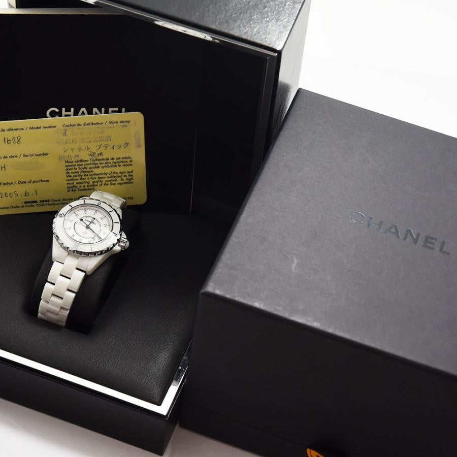 VINTAGE WATCHES FASHIONのCHANEL J12ホワイトセラミック腕時計。ダイヤモンド付き文字盤と専用ボックス、保証書が付属。