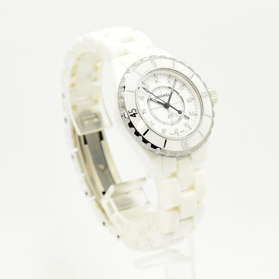 VINTAGE WATCHES FASHIONのCHANEL J12ホワイトセラミック腕時計。ダイヤモンドインデックスが輝くエレガントなデザイン。