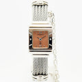 VINTAGE WATCHES FASHIONのフィリップ・シャリオール製レディース腕時計。ピーチカラーの文字盤とシルバーのワイヤーケーブルブレスレットが特徴的なスクエア型ウォッチ。