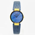 VINTAGE WATCHES FASHIONのChristian Diorヴィンテージレディースウォッチ。ブルーのマザーオブパール文字盤とゴールドケース、質感のあるレザーベルトが特徴。