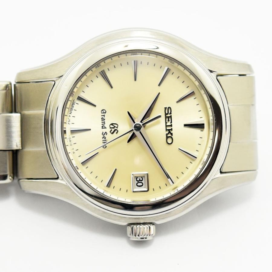 VINTAGE WATCHES FASHIONのグランドセイコーレディース腕時計。クリーム色の文字盤とシルバーのステンレススチール製ケースが特徴。