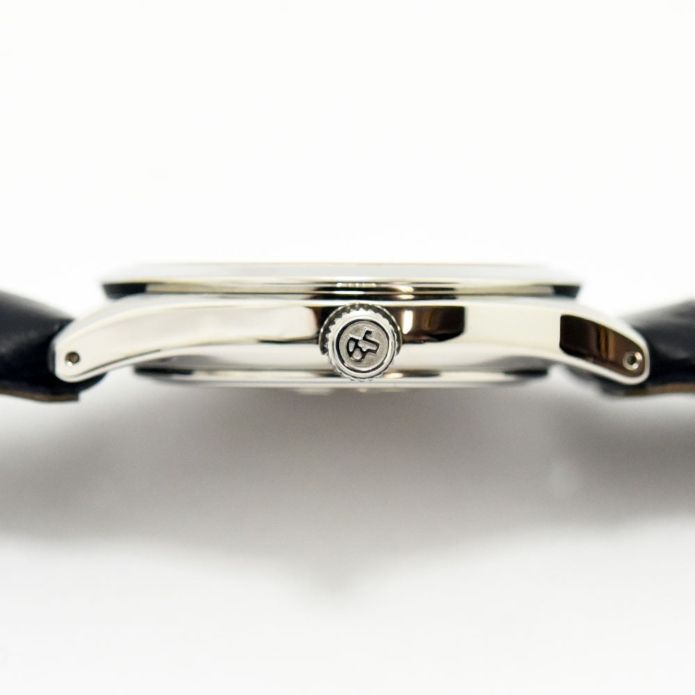 VINTAGE WATCHES FASHIONのグランドセイコー腕時計。ステンレススチールケースとブラックレザーベルトの側面、GSロゴ入りリューズ。