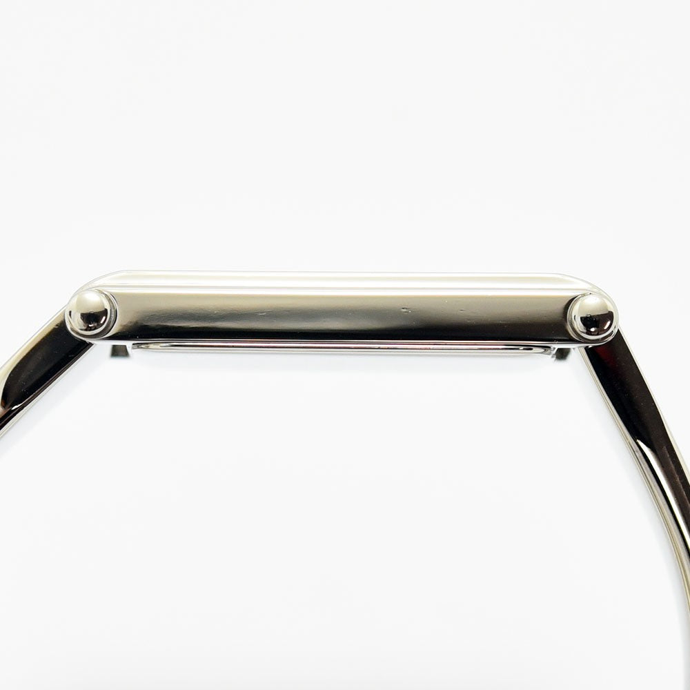 VINTAGE WATCHES FASHIONのGUCCI 1500Lレディースバングルウォッチ、シルバーのステンレススチール製スリムケース側面