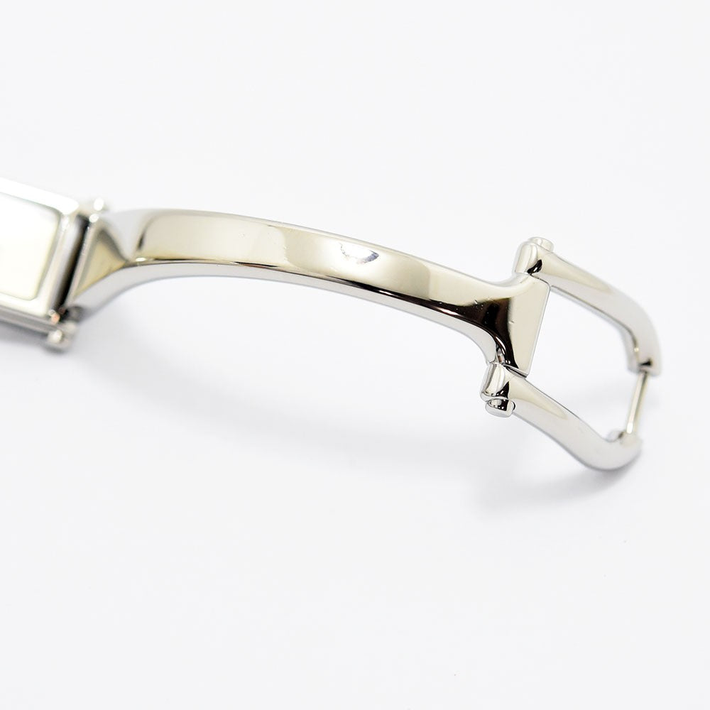 VINTAGE WATCHES FASHIONのGUCCI 1500Lレディースバングルウォッチのシルバーカラーのステンレス製ブレスレット部分