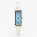 VINTAGE WATCHES FASHIONのGucci 1500Lレディース腕時計。ライトブルーの文字盤とシルバーのステンレススチール製バングルが特徴の洗練されたデザイン。