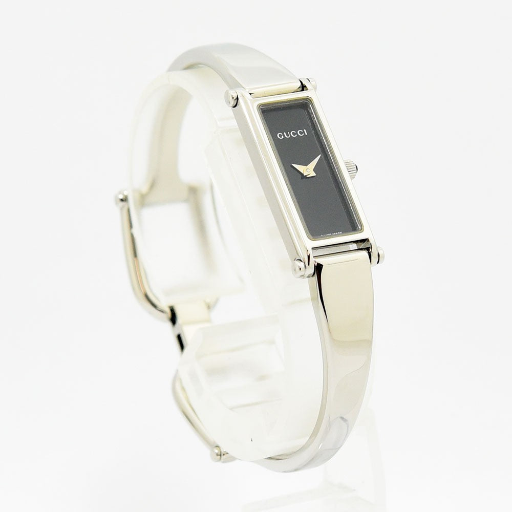 VINTAGE WATCHES FASHIONのGUCCI 1500Lレディース腕時計。シルバーのステンレス製バングルとシックなブラック文字盤が特徴の洗練されたデザイン。