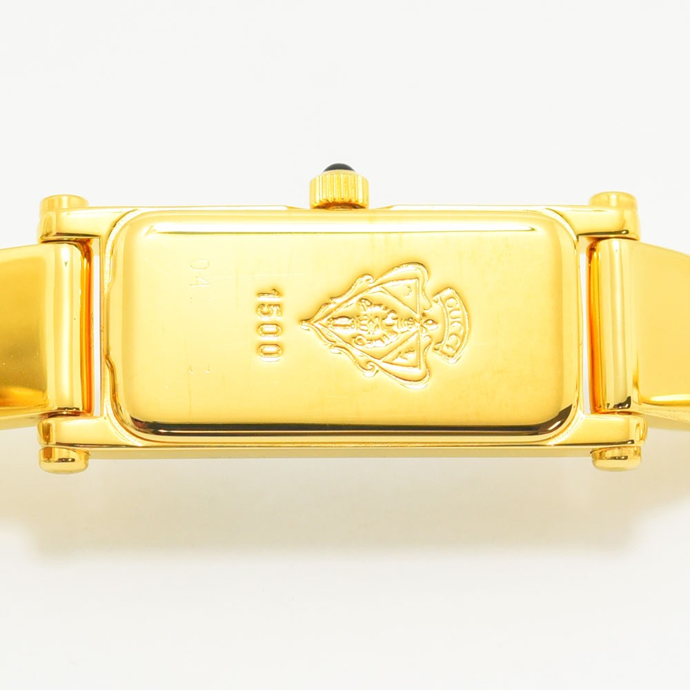 VINTAGE WATCHES FASHIONのGUCCI 1500Lレディースバングルウォッチ、ゴールドカラーの長方形ケース裏蓋