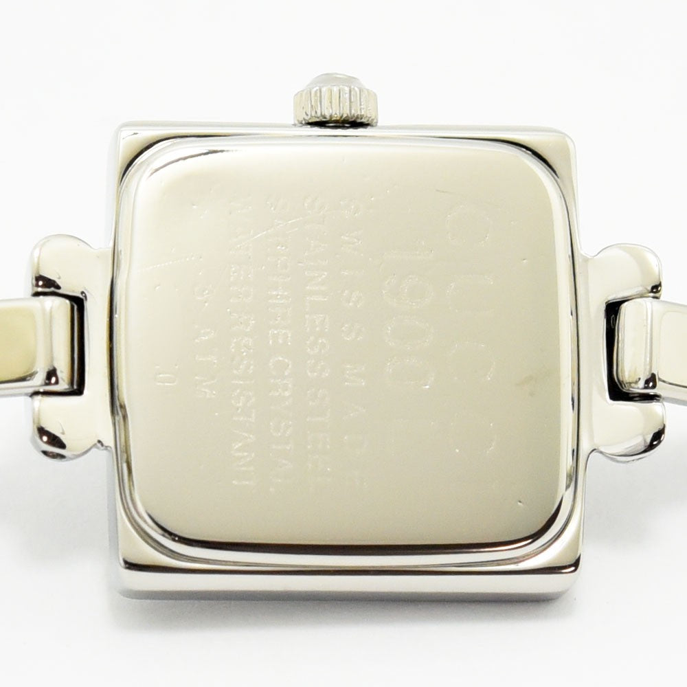 VINTAGE WATCHES FASHIONのグッチ1900シリーズ腕時計、ステンレススチール製スクエアケースの裏蓋詳細