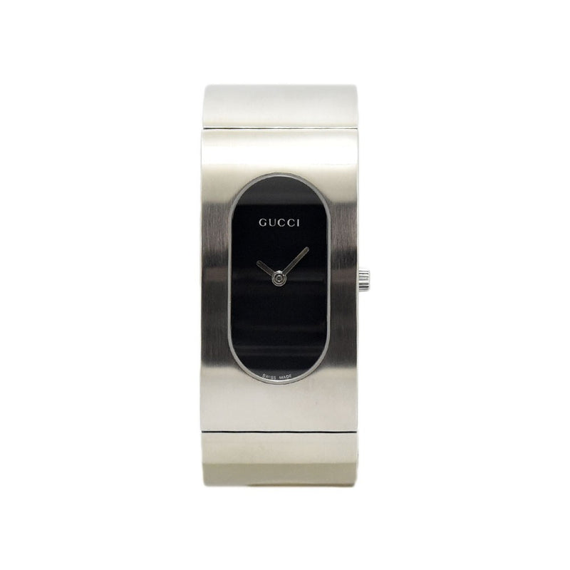 VINTAGE WATCHES FASHIONのGUCCI 2400Lレディース腕時計。シルバーのステンレススチール製バングルとブラックの文字盤が特徴のミニマルなデザイン。