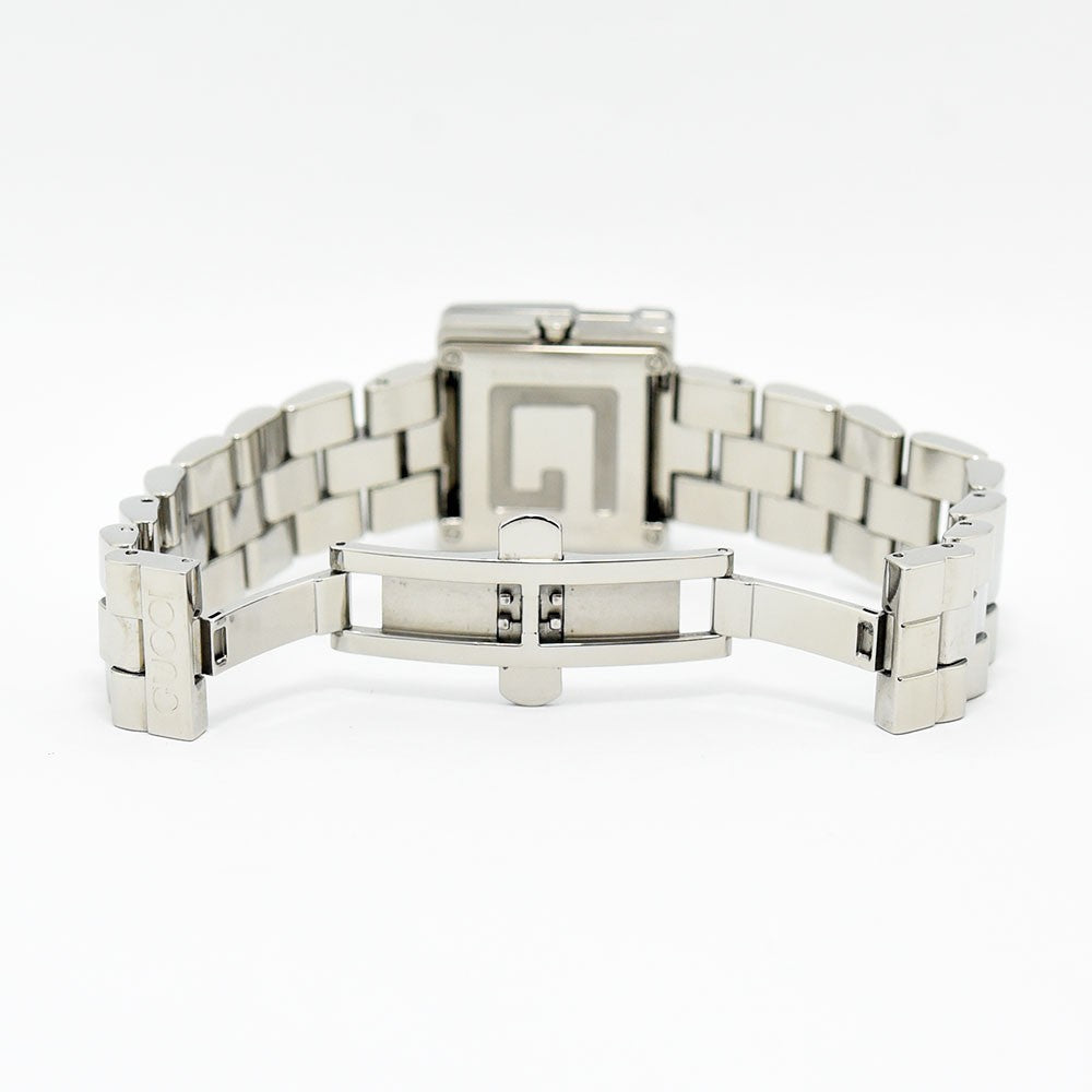 VINTAGE WATCHES FASHIONのGUCCI 3600J腕時計、ステンレススチール製ブレスレットのバックル部分の背面ビュー