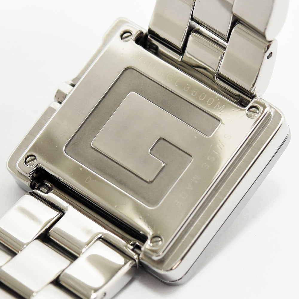 VINTAGE WATCHES FASHIONのGUCCI 3600M腕時計。Gベゼルが特徴的なステンレススチール製スクエアケースの背面。