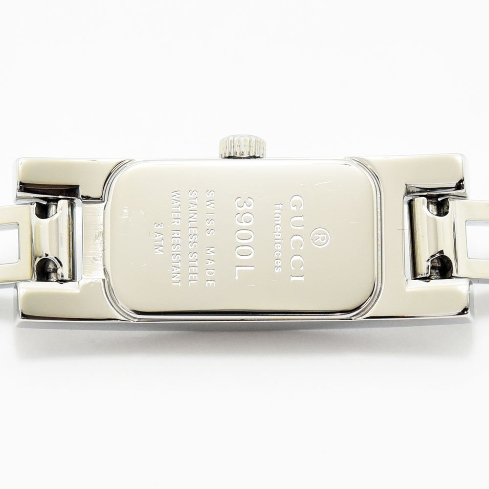 VINTAGE WATCHES FASHIONのGUCCI 3900Lレディース腕時計の裏蓋。ステンレススチール製でモデル名と仕様が刻印されたクローズアップ。