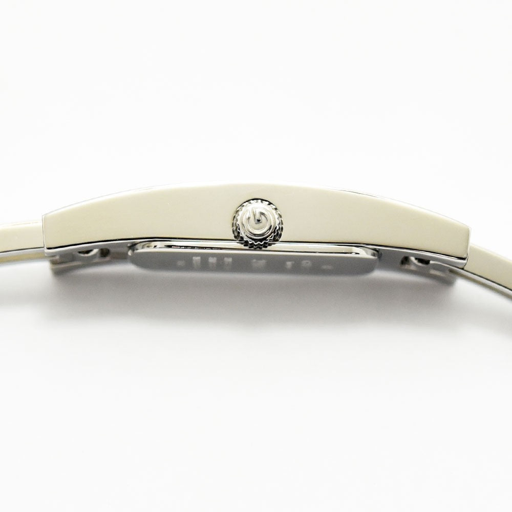 VINTAGE WATCHES FASHIONのGUCCI 3900Lレディース腕時計、ステンレススチール製スリムケースの側面とリューズ