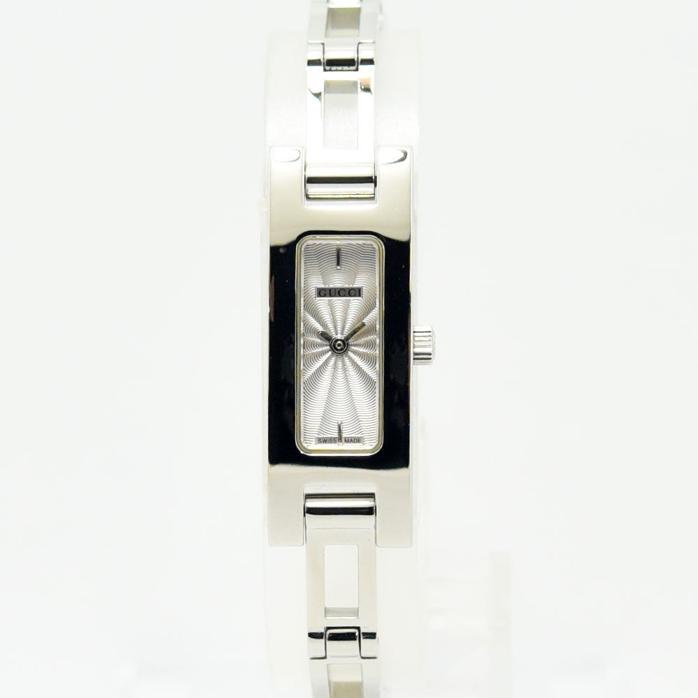 VINTAGE WATCHES FASHIONのGUCCI 3900Lレディース腕時計。シルバーのステンレススチール製レクタングルケースにギョーシェ彫り文字盤が輝くエレガントなデザイン。