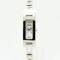 VINTAGE WATCHES FASHIONのGUCCI 3900Lレディース腕時計。シルバーのステンレススチール製レクタングルケースにギョーシェ彫り文字盤が輝くエレガントなデザイン。