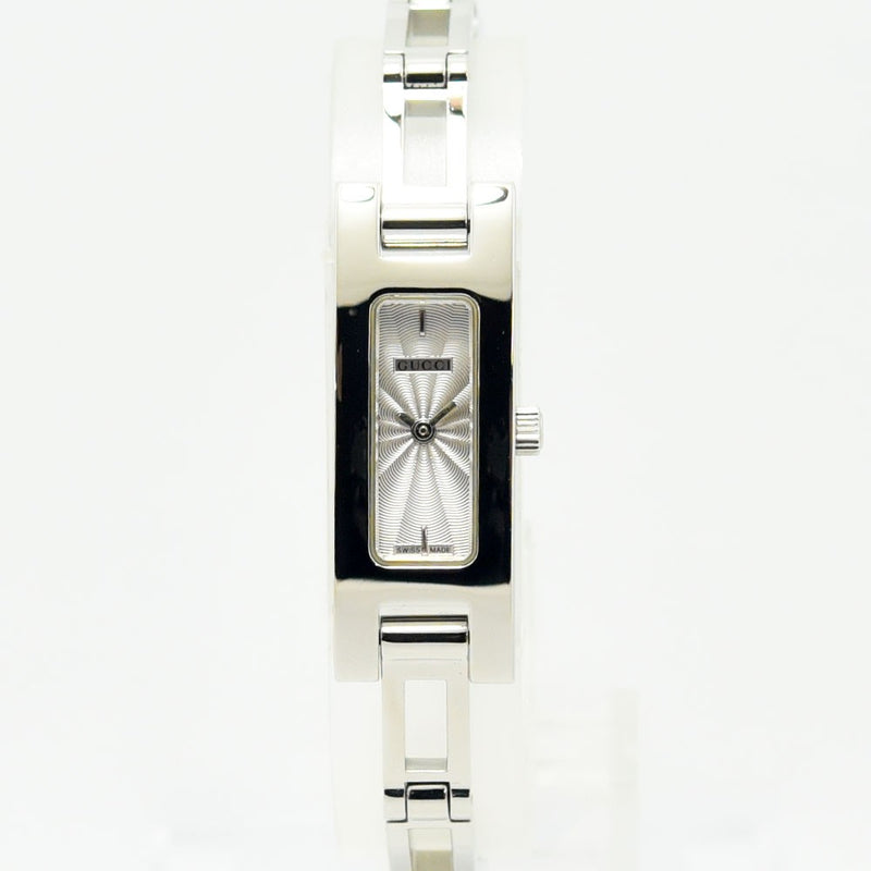 VINTAGE WATCHES FASHIONのGUCCI 3900Lレディース腕時計。シルバーのステンレススチール製レクタングルケースにギョーシェ彫り文字盤が輝くエレガントなデザイン。
