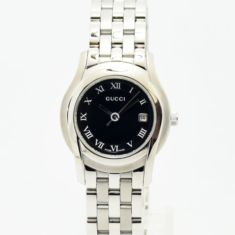 VINTAGE WATCHES FASHIONのGucci 5500Lレディース腕時計。シルバーのステンレススチール製で、ブラックの文字盤にローマ数字インデックスと日付表示を備えたエレガントなデザイン。