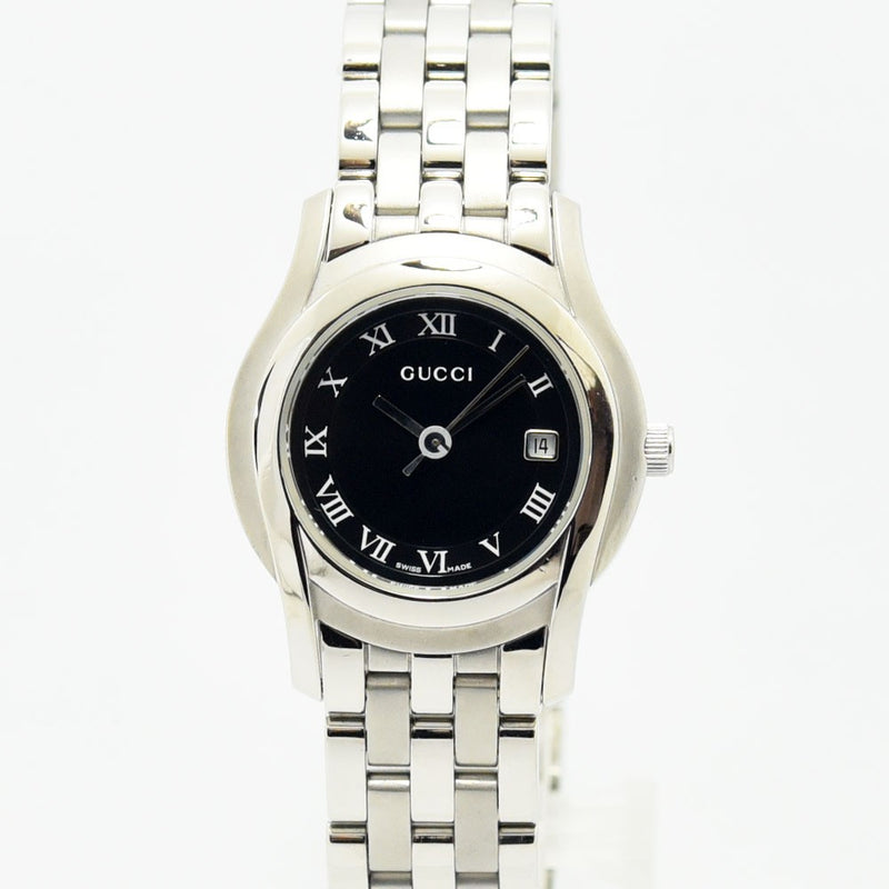 VINTAGE WATCHES FASHIONのGucci 5500Lレディース腕時計。シルバーのステンレススチール製で、ブラックの文字盤にローマ数字インデックスと日付表示を備えたエレガントなデザイン。
