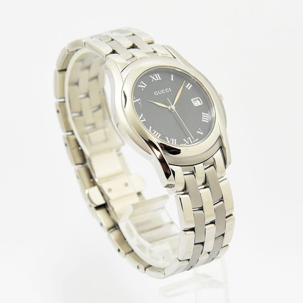 VINTAGE WATCHES FASHIONのGUCCI 5500M腕時計。ブラック文字盤にローマ数字、シルバーのステンレススチール製ブレスレットが特徴。