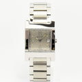 VINTAGE WATCHES FASHIONのGUCCI 7700M腕時計。シルバーのステンレススチール製スクエアケースとブレスレットが特徴のモダンなデザイン。
