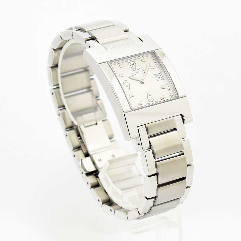 VINTAGE WATCHES FASHIONのGUCCI 7700M腕時計。シルバーのステンレススチール製スクエアケースとブレスレットが特徴の洗練されたスイス製タイムピース。