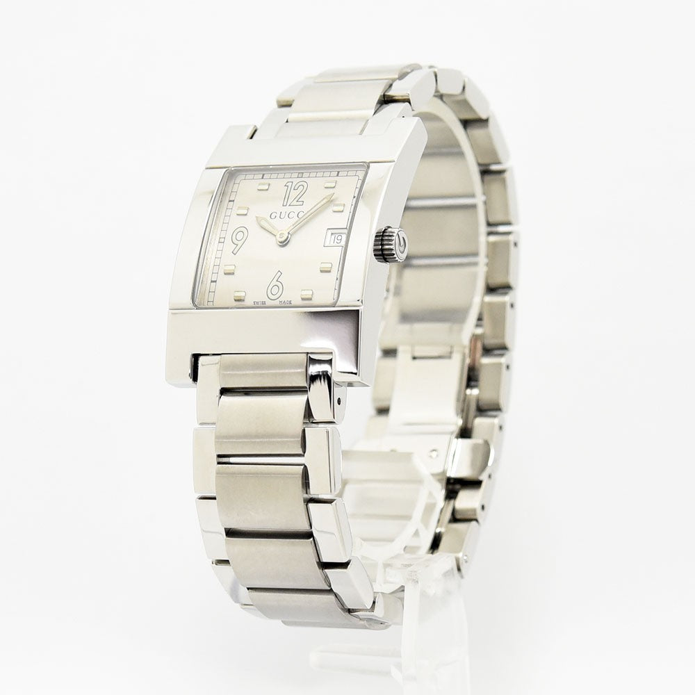 VINTAGE WATCHES FASHIONのGUCCI 7700M腕時計。シルバーのステンレススチール製スクエアケースとブレスレットが特徴のモダンなデザイン。