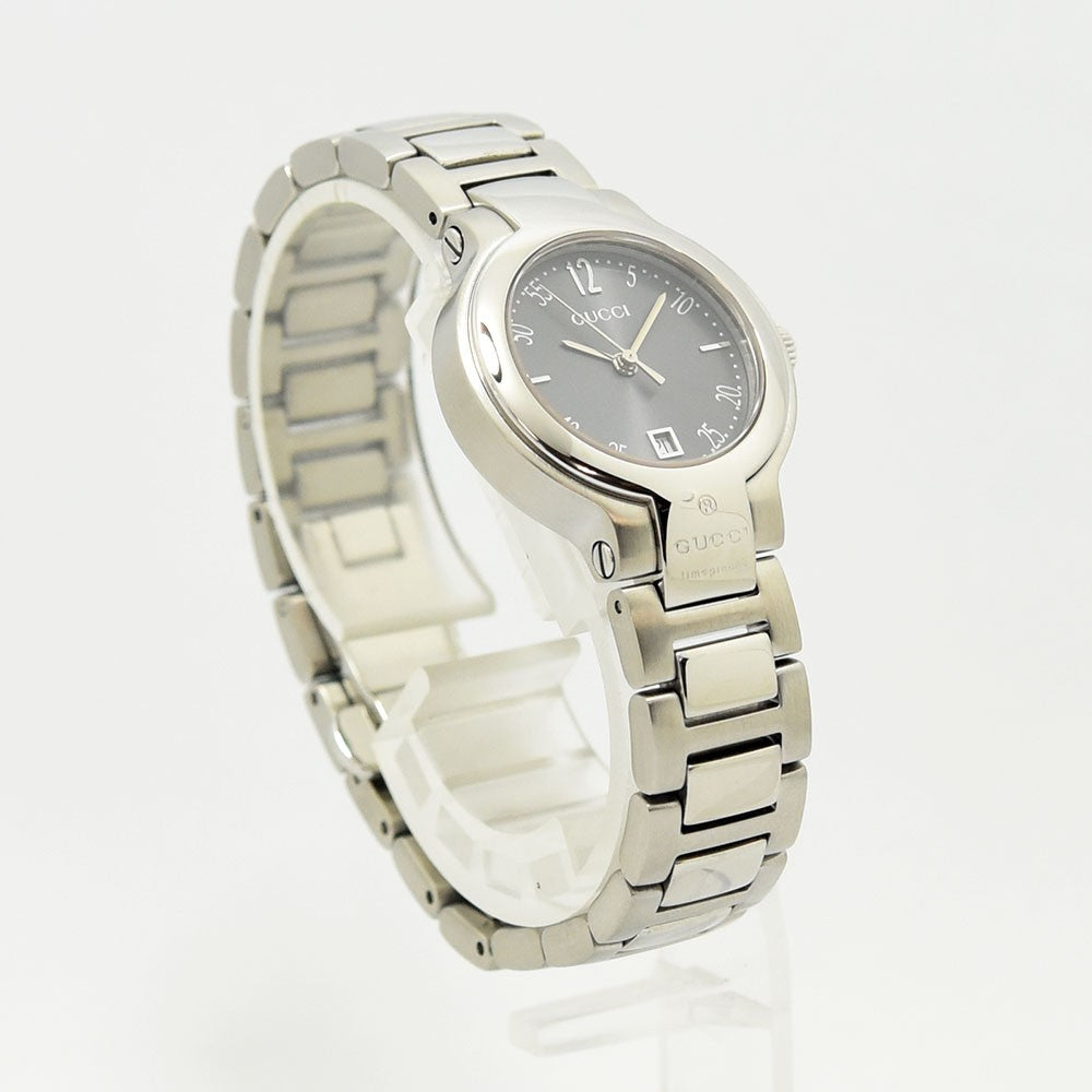 VINTAGE WATCHES FASHIONのGUCCI 8900Lレディース腕時計。ブラック文字盤とシルバーのステンレススチール製ブレスレットが特徴。