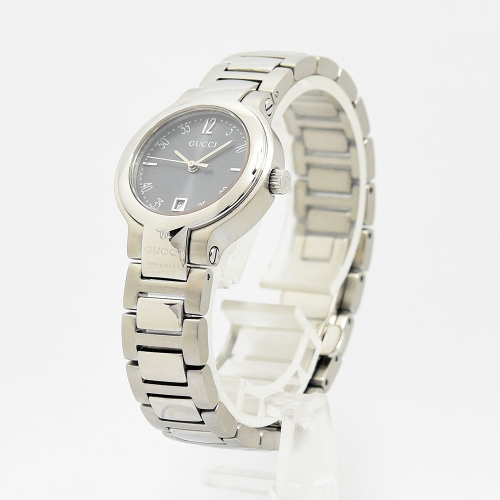VINTAGE WATCHES FASHIONのGUCCI 8900Lレディース腕時計。ブラック文字盤とシルバーのステンレススチール製ブレスレットが特徴的なエレガントなデザイン