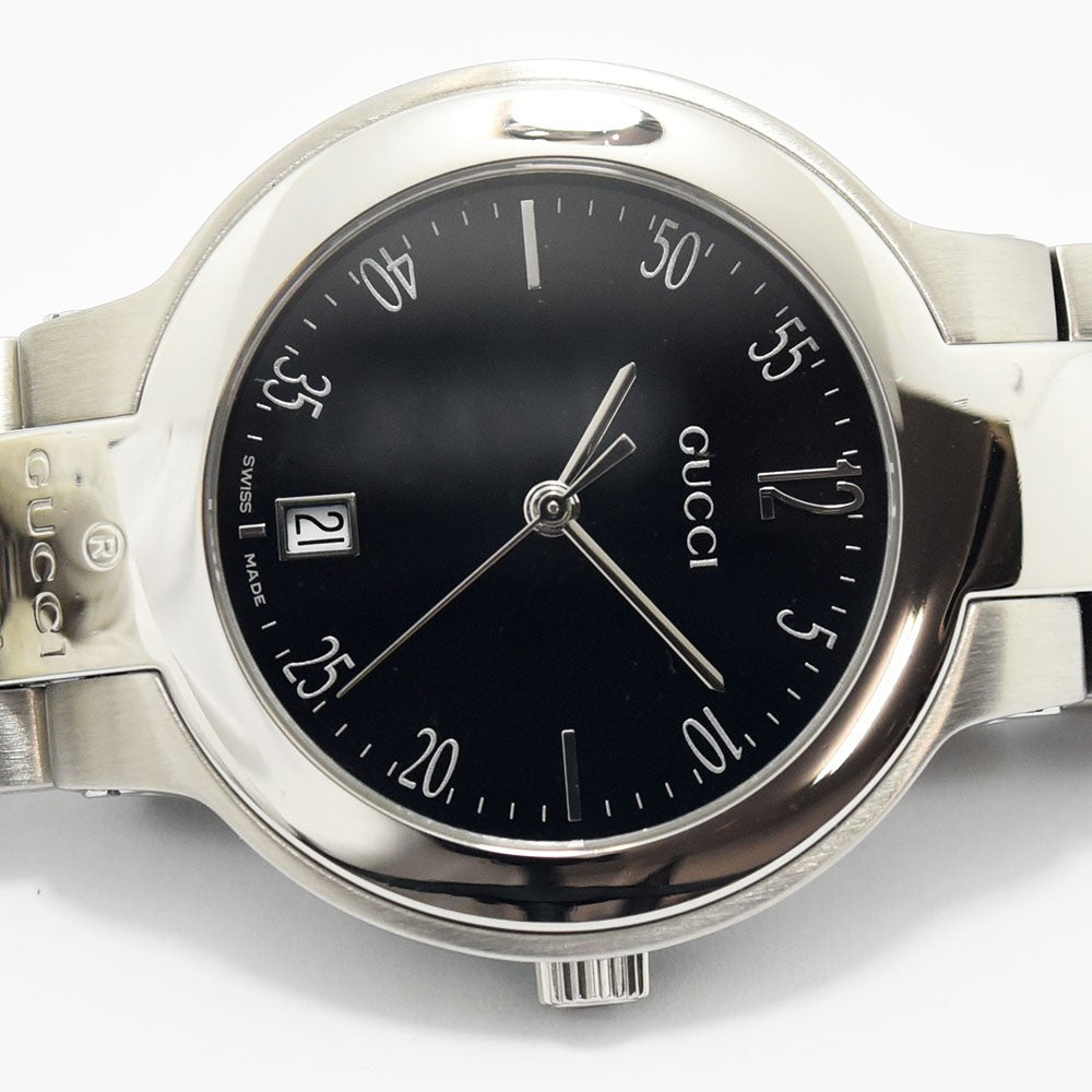 VINTAGE WATCHES FASHIONのGUCCI 8900Mメンズ腕時計。ブラック文字盤にシルバーのステンレススチールケースとブレスレットが輝くスイス製クォーツ時計。
