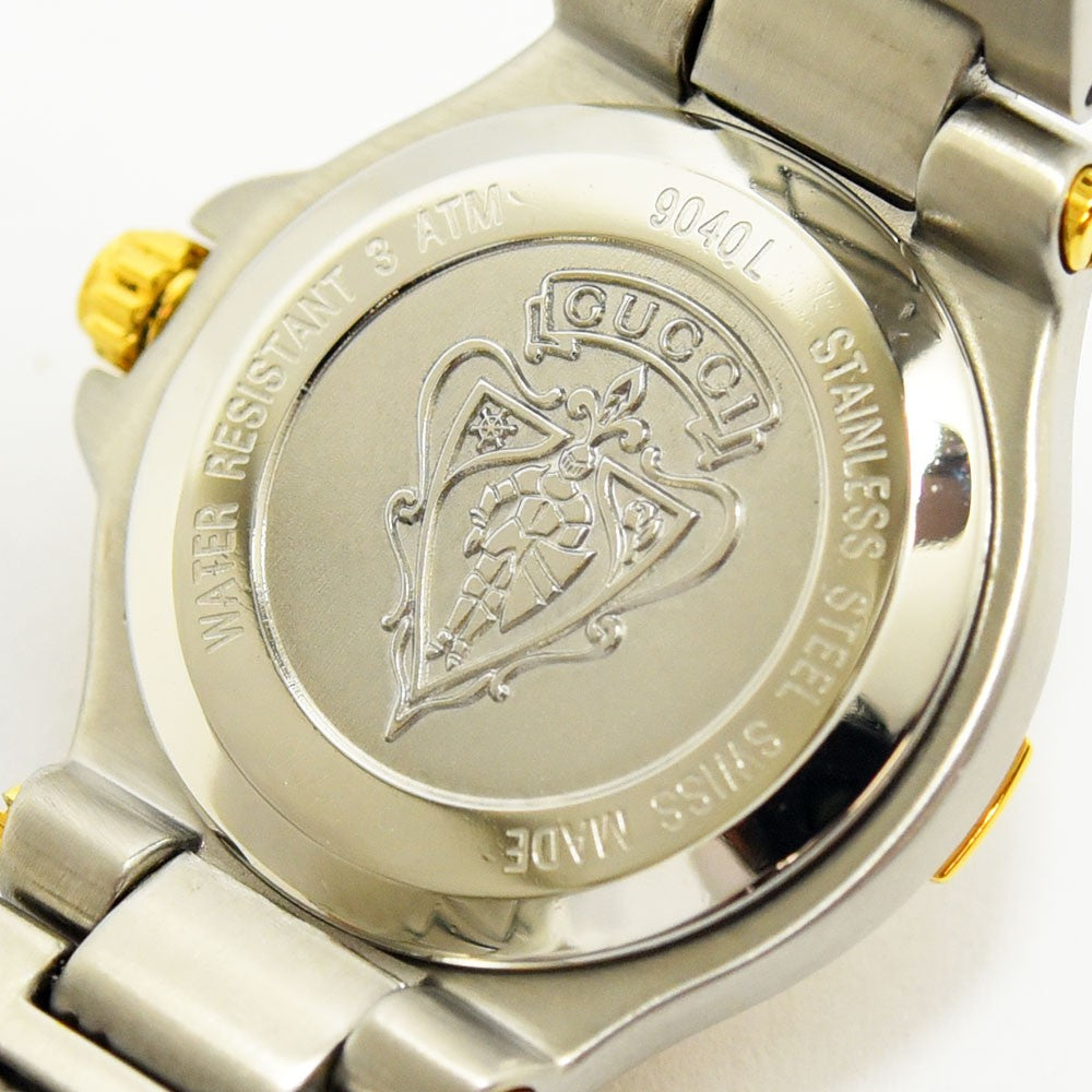 VINTAGE WATCHES FASHIONのGUCCI 9040Lレディース腕時計の裏蓋。ステンレススチール製でブランドロゴとモデル番号が刻印されたケースバック。