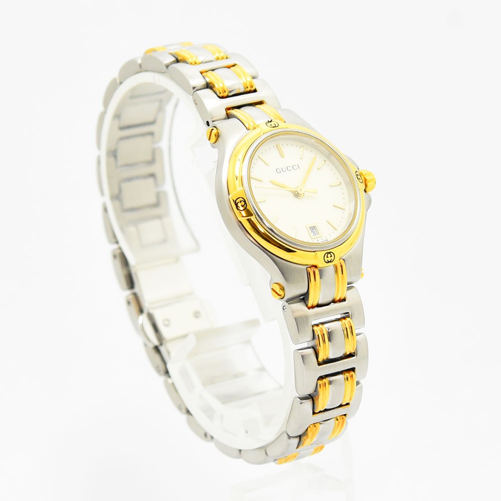 VINTAGE WATCHES FASHIONのGucciレディース腕時計9040L。シルバーとゴールドのステンレススチール製コンビカラーで、日付表示付きの洗練されたデザイン。