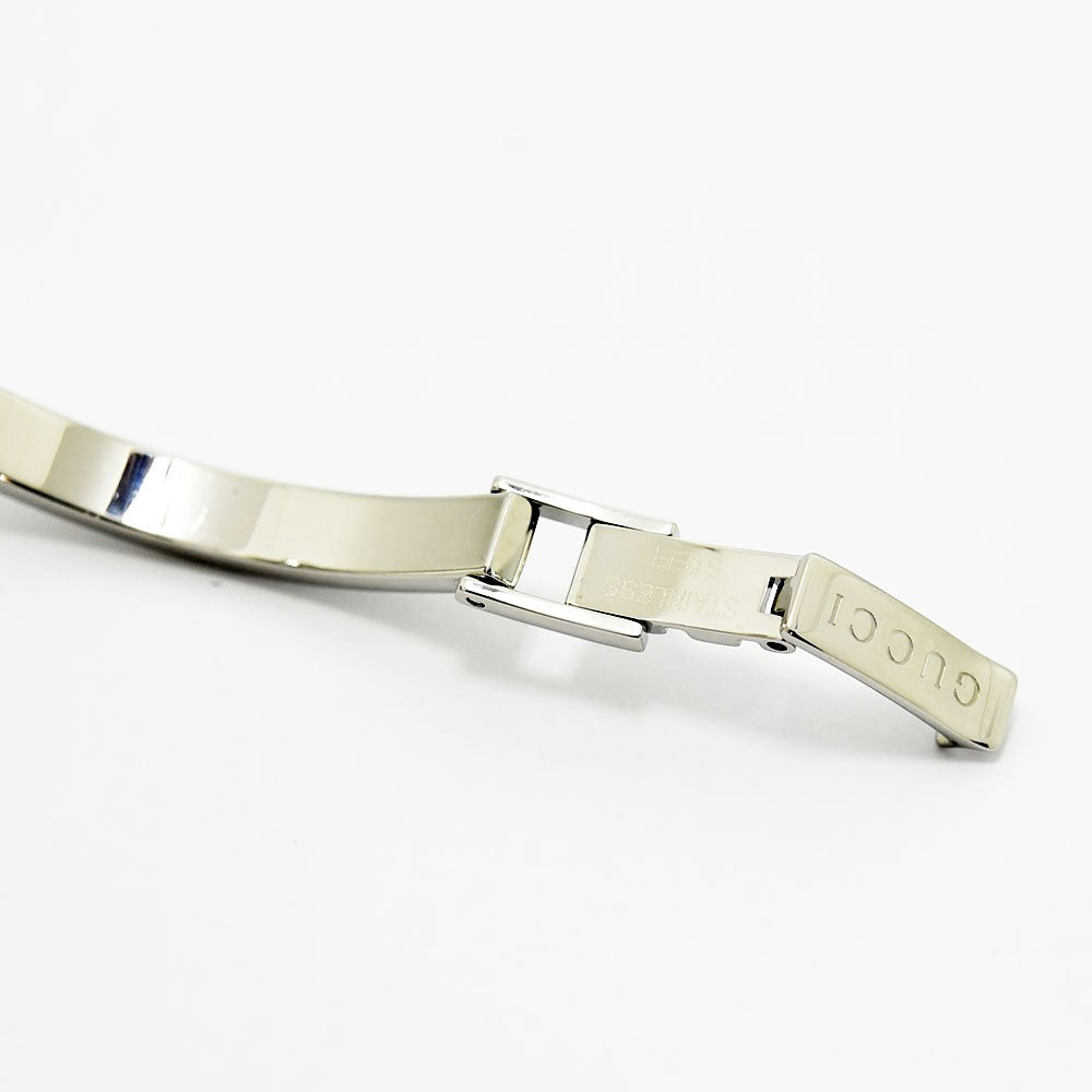 VINTAGE WATCHES FASHIONのGucciレディースバングルウォッチ、シルバーのステンレススチール製ブレスレットの留め具部分
