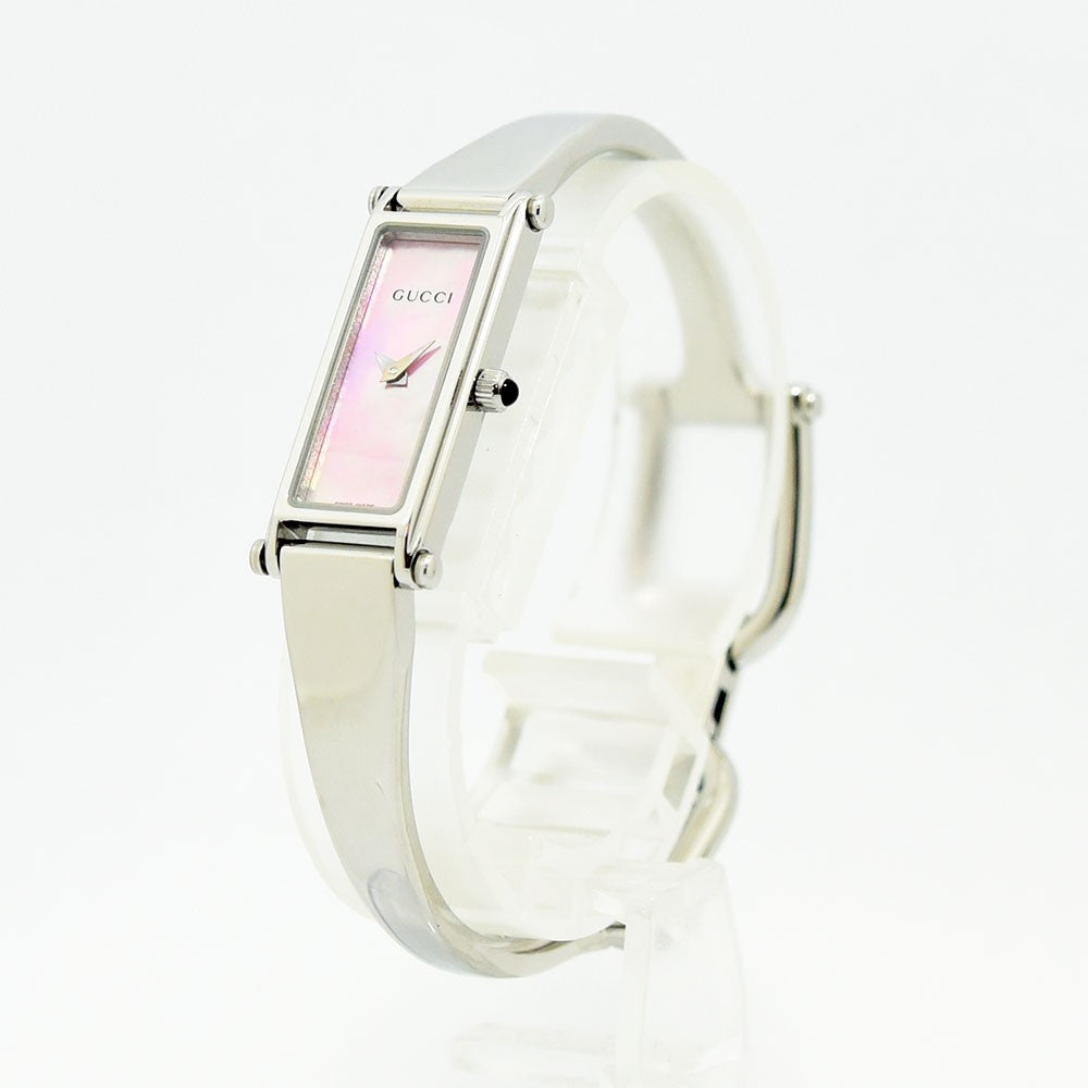 VINTAGE WATCHES FASHIONのGUCCI 1500Lレディースバングルウォッチ。ピンクのマザーオブパール文字盤とシルバーのステンレススチールケースが特徴の洗練された腕時計。