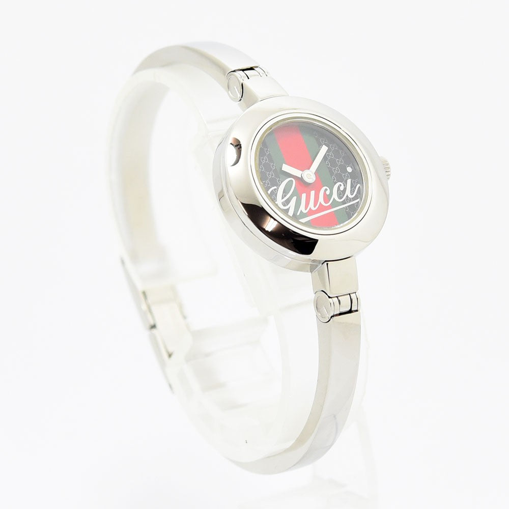 VINTAGE WATCHES FASHIONのGucciレディースバングルウォッチ。シルバーのステンレス製でGGパターンとウェブストライプが特徴。