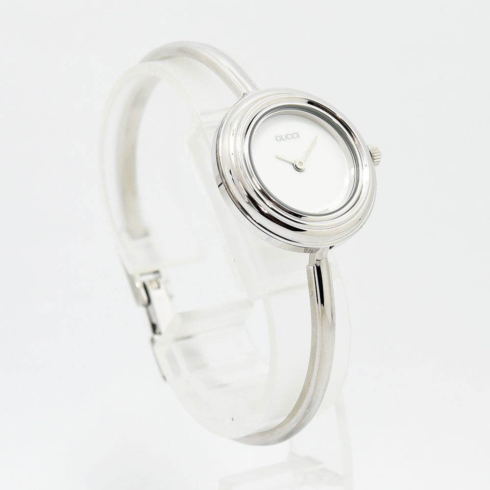 VINTAGE WATCHES FASHIONのGUCCIチェンジベゼル腕時計。シルバーのバングルタイプでホワイト文字盤が上品なレディースウォッチ。