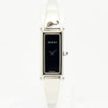 VINTAGE WATCHES FASHIONのGUCCI 1500Lレディースバングルウォッチ。ブラック文字盤とシルバーのステンレススチール製ブレスレットが特徴の洗練された腕時計。