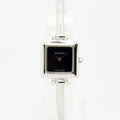 VINTAGE WATCHES FASHIONのGUCCI 1900シリーズ、ブラック文字盤のスクエア型ステンレス製バングルウォッチ