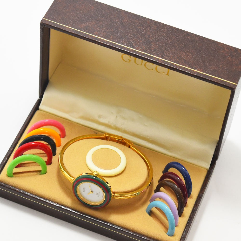 VINTAGE WATCHES FASHIONのGUCCIヴィンテージチェンジベゼルウォッチ。ゴールドのバングルと付け替え可能なカラフルなベゼルセット。