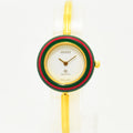 VINTAGE WATCHES FASHIONのグッチヴィンテージチェンジベゼルウォッチ。ゴールドトーンのバングルと赤緑のベゼルが特徴的なホワイト文字盤の腕時計。