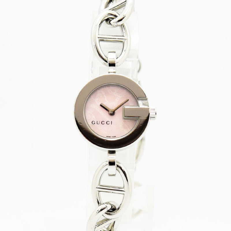 VINTAGE WATCHES FASHIONのGUCCIレディース腕時計。シルバーのステンレス製Gロゴケースとピンクの文字盤、チェーンブレスレットが特徴。