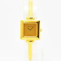 VINTAGE WATCHES FASHIONのGUCCI 1900Lシリーズ、ゴールドカラーのスクエア型バングルウォッチ