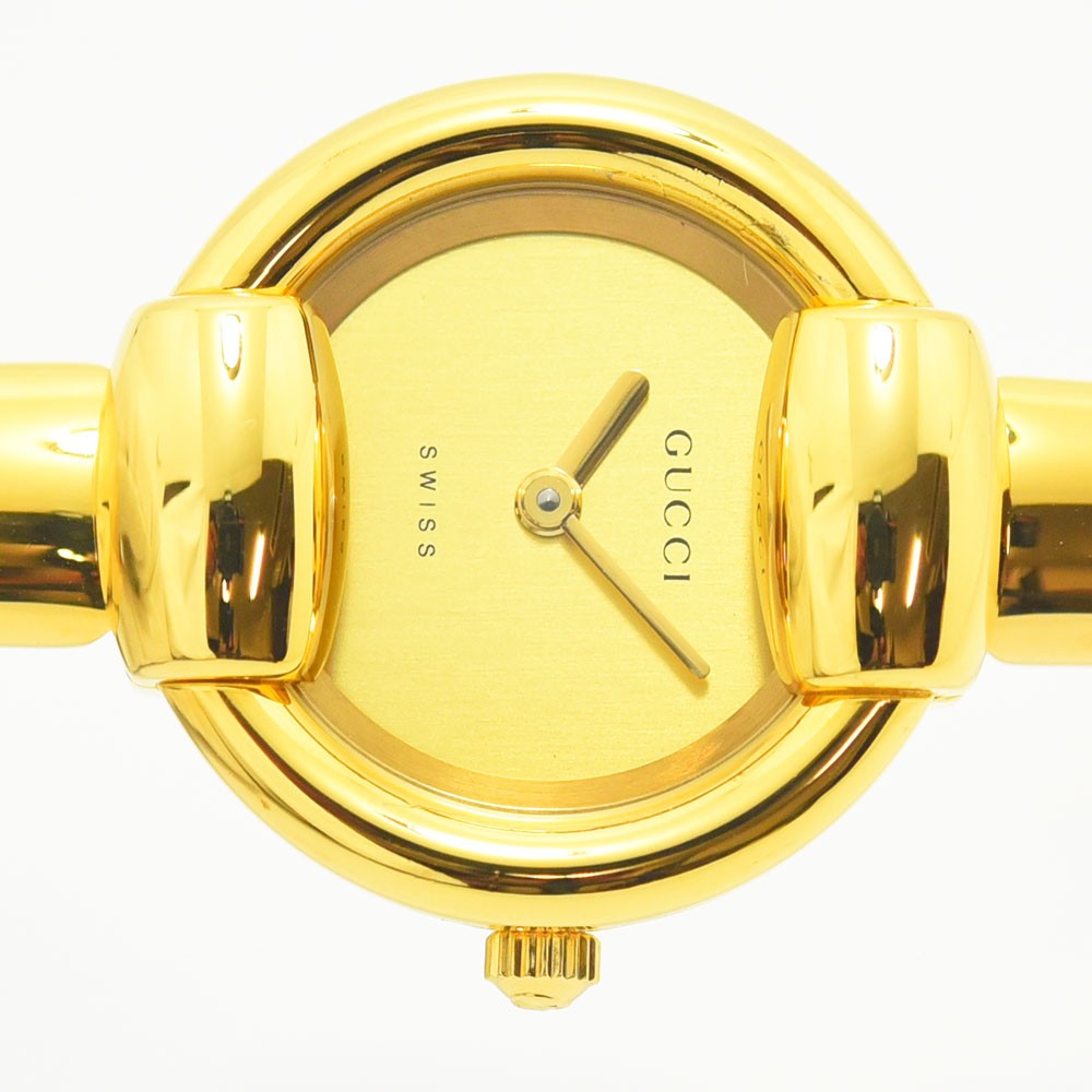 VINTAGE WATCHES FASHIONのGUCCI 1400Lレディース腕時計。ゴールドカラーのステンレス製バングルウォッチで、ミニマルな文字盤が特徴。