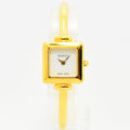 VINTAGE WATCHES FASHIONのGUCCI 1900Lレディース腕時計。ゴールドのバングルとスクエア型のホワイト文字盤が特徴のエレガントなデザイン。
