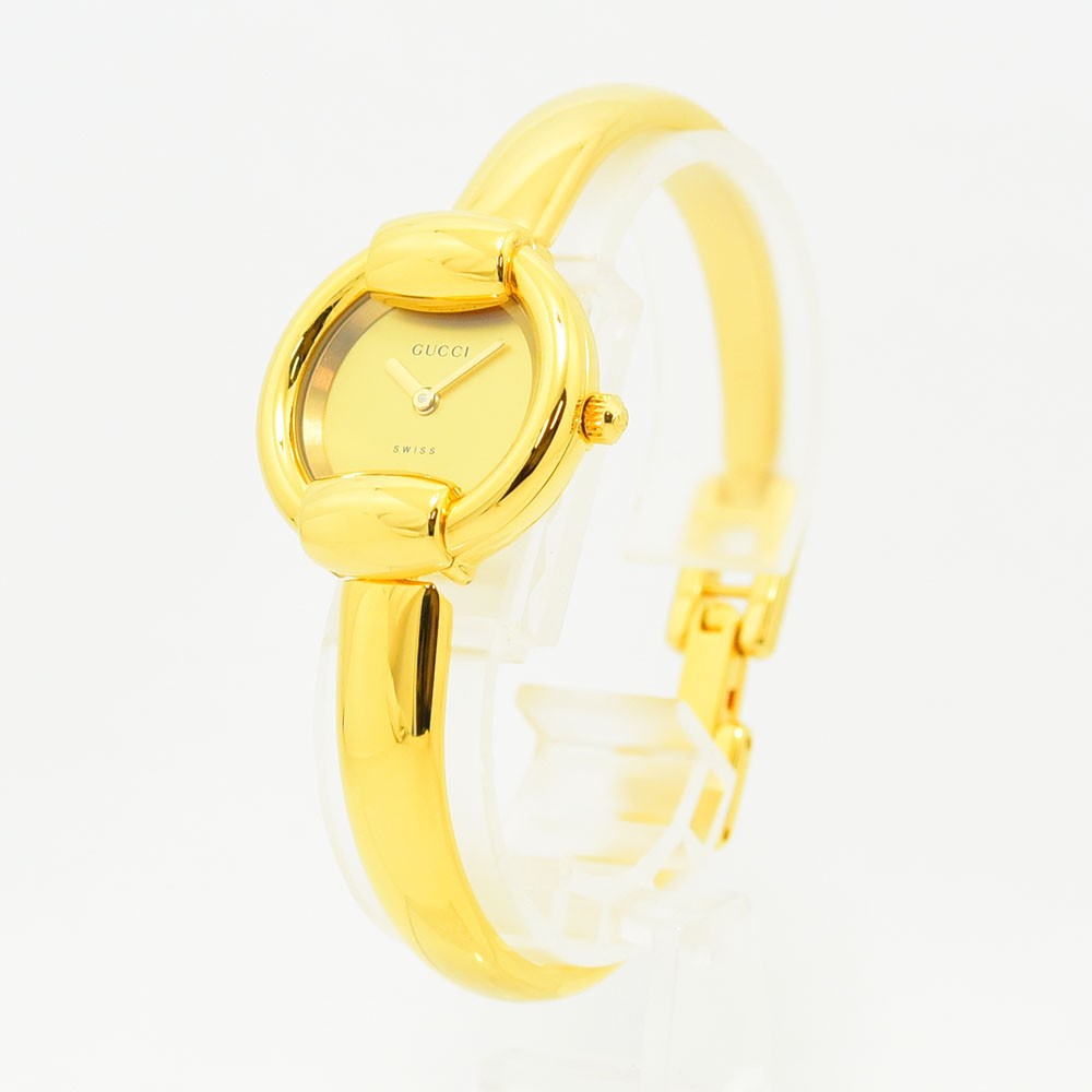 VINTAGE WATCHES FASHIONのゴールドカラーのグッチ1400Lバングルウォッチ。エレガントなステンレス製レディース腕時計。