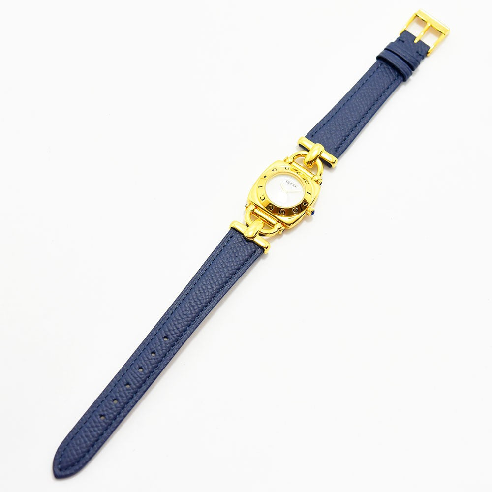 VINTAGE WATCHES FASHIONのゴールドケースとブルーのレザーベルトが特徴的なGucciレディースアナログ腕時計