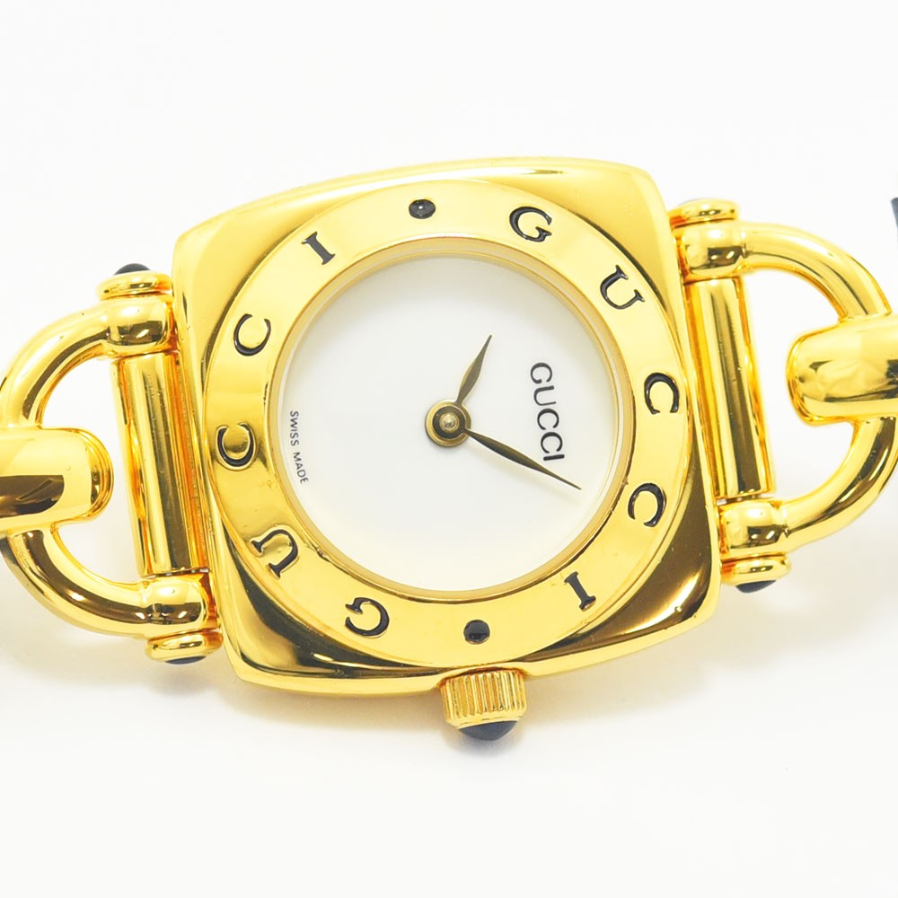 VINTAGE WATCHES FASHIONのゴールドケースとホワイト文字盤が特徴的なGucciレディースアナログ腕時計