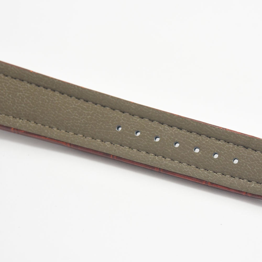 VINTAGE WATCHES FASHIONのGUCCI腕時計用ブラウン型押しレザーベルトの裏面。質感のあるカーキ色の裏地とステッチが施されたディテール。